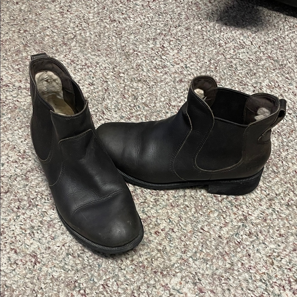 Ugg brown Leather sherling lined elastic insert Ankle Boots